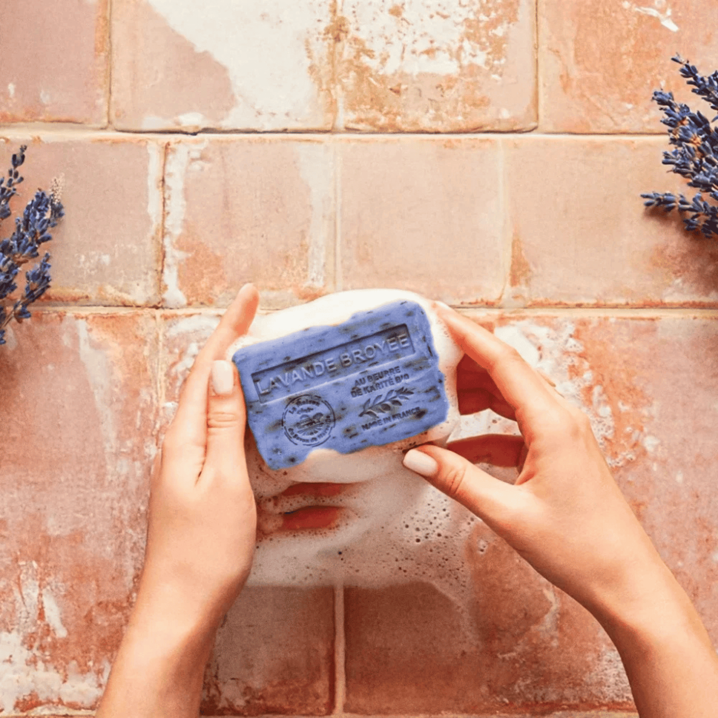 La Maison du Savon de Marseille Exfoliating Lavender Shea Butter Soap (125 g) #10089827