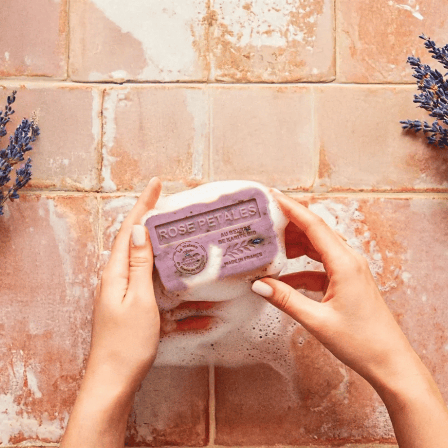 La Maison du Savon de Marseille Exfoliating Rose Petals Shea Butter Soap (250 g) #10089837