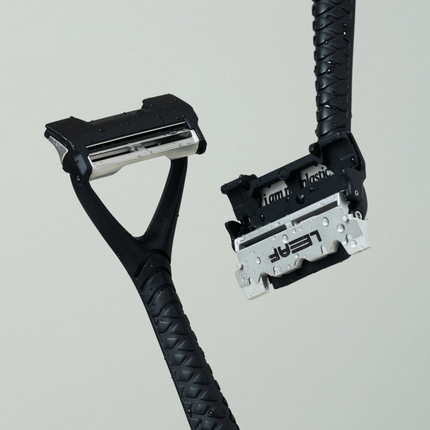 Alternate Image of Leaf Two Black Razor, black razor