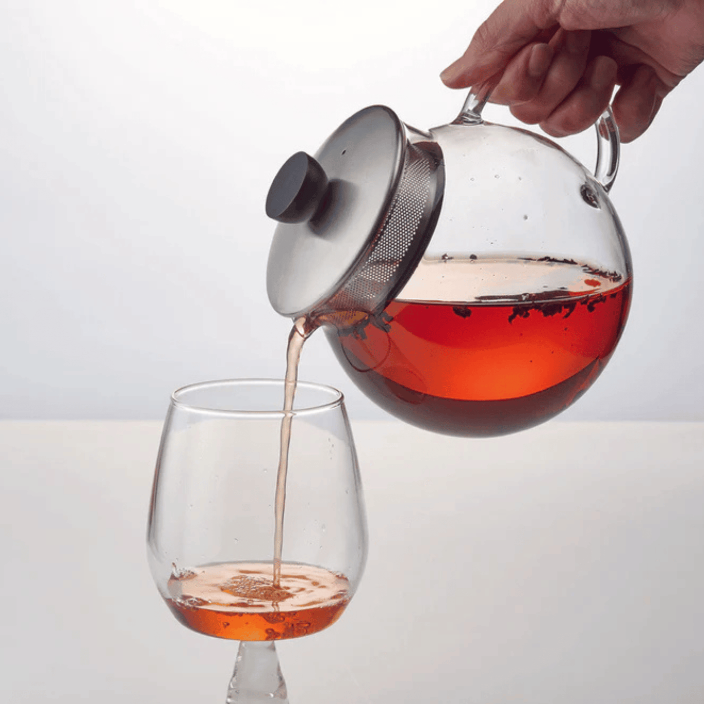 Alternate image of HARIO Jumping Leaf Tea Pot (600 ml)