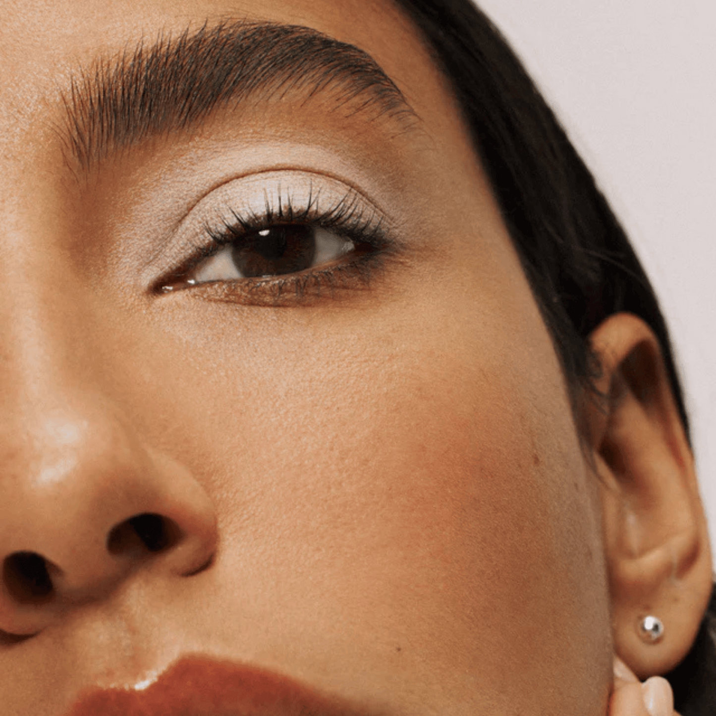 Alternate image of model wearing ILIA Bisque Stylus Shadow Stick