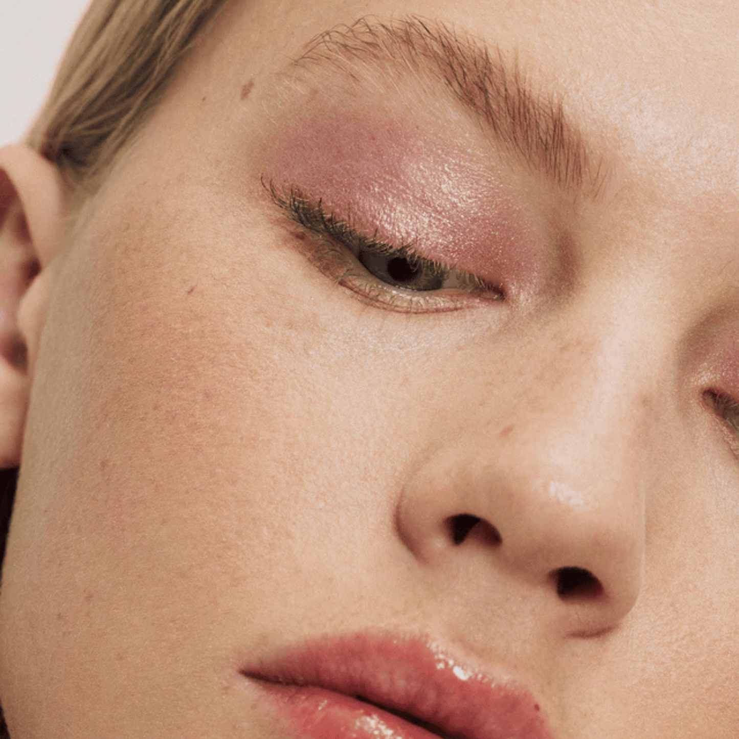 Alternate image of model wearing ILIA Venetian Stylus Shadow Stick