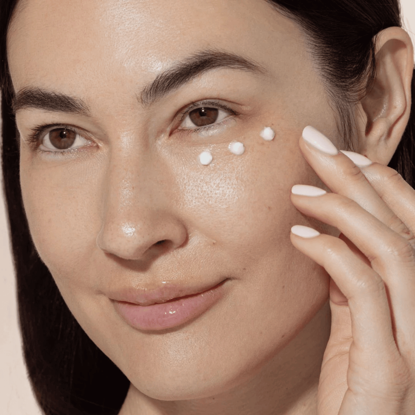 Alternate image, Wake Up Eye Cream on model
