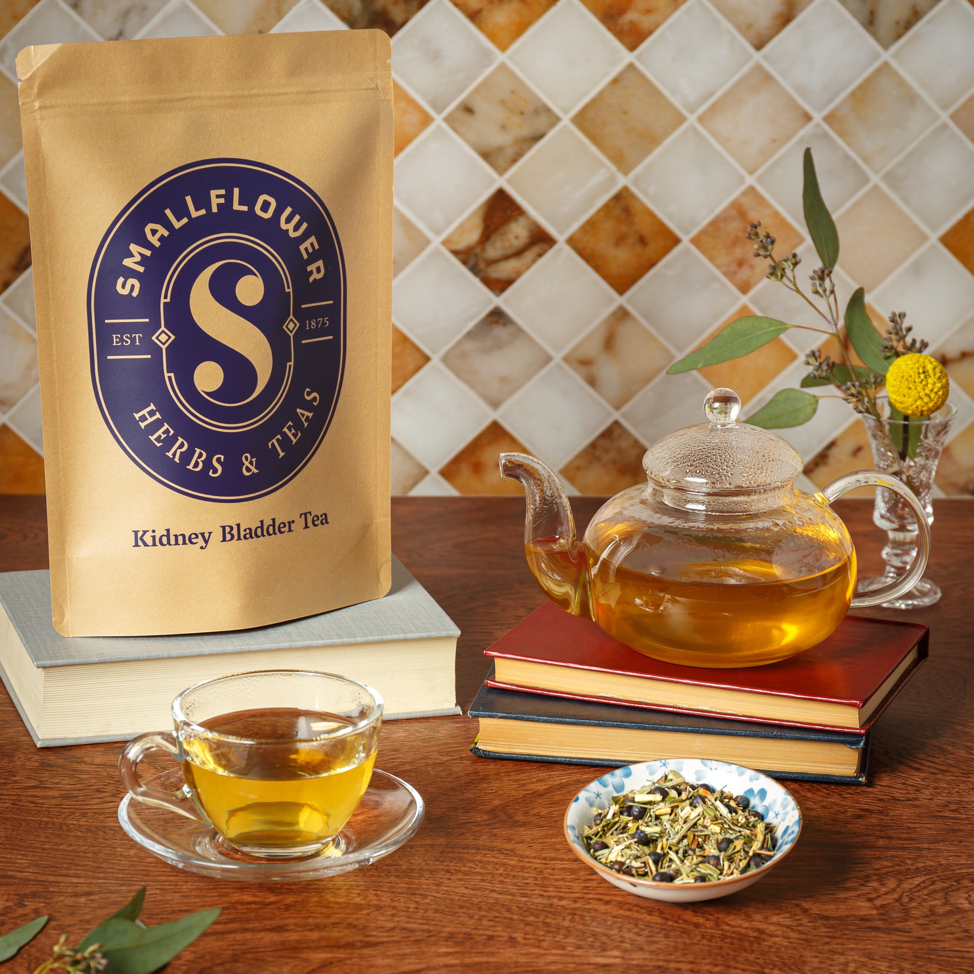 Lifestyle Image of Smallflower Kidney Bladder Tea