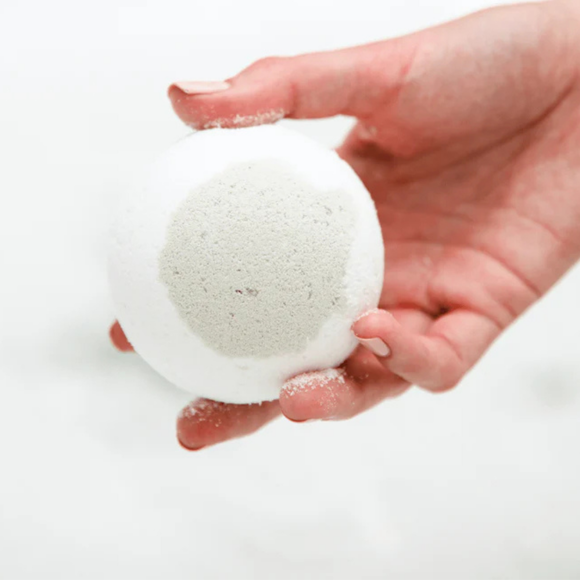 Alternative Detail Image of Bathorium Boreal Fog Bath Bomb