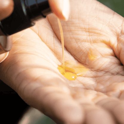 Alternate image of model using evanhealy Lemon Balm & White Sage Cleansing Infusion (1 fl oz)