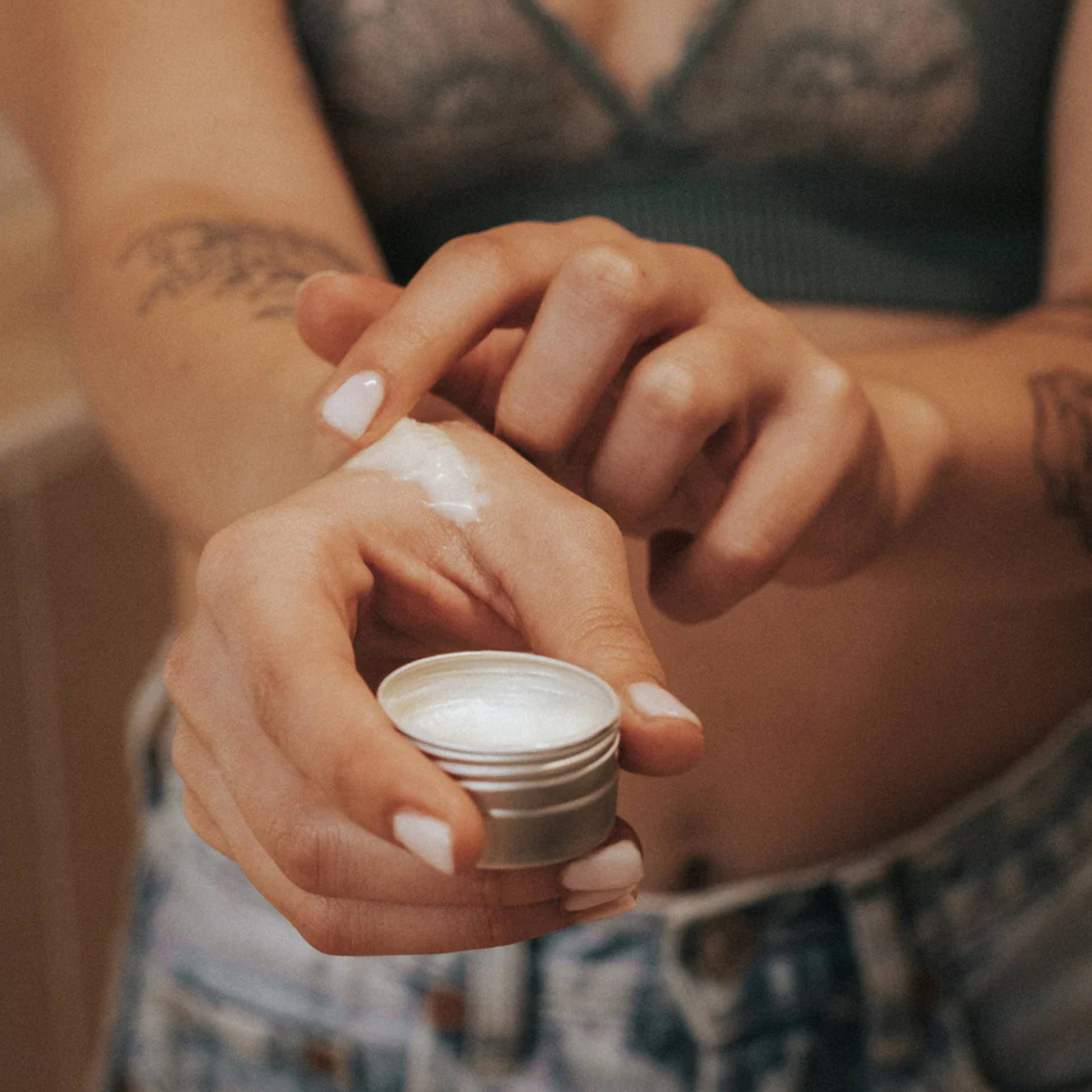 alternate image of feret parfum violette all-in-one-balm