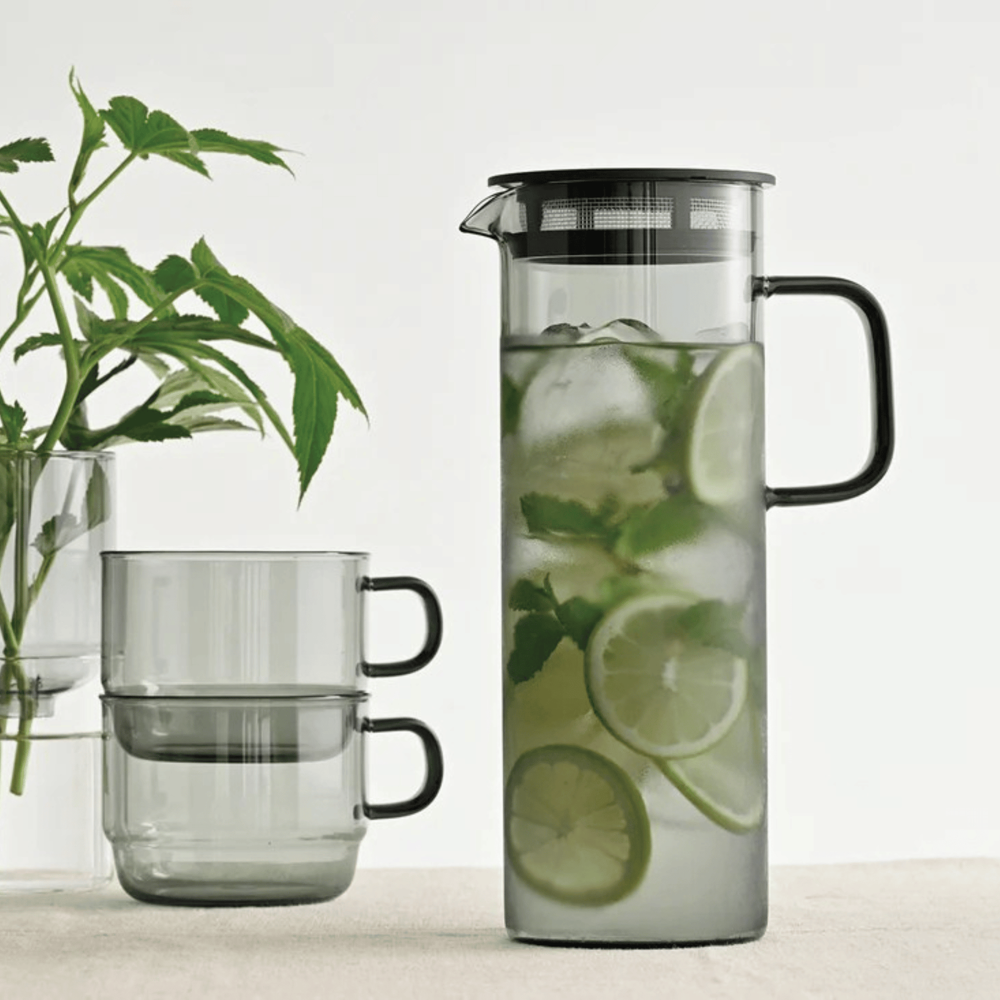 Alternate image of HARIO Gray Glass Cold Brew Tea Pitcher (800 ml)