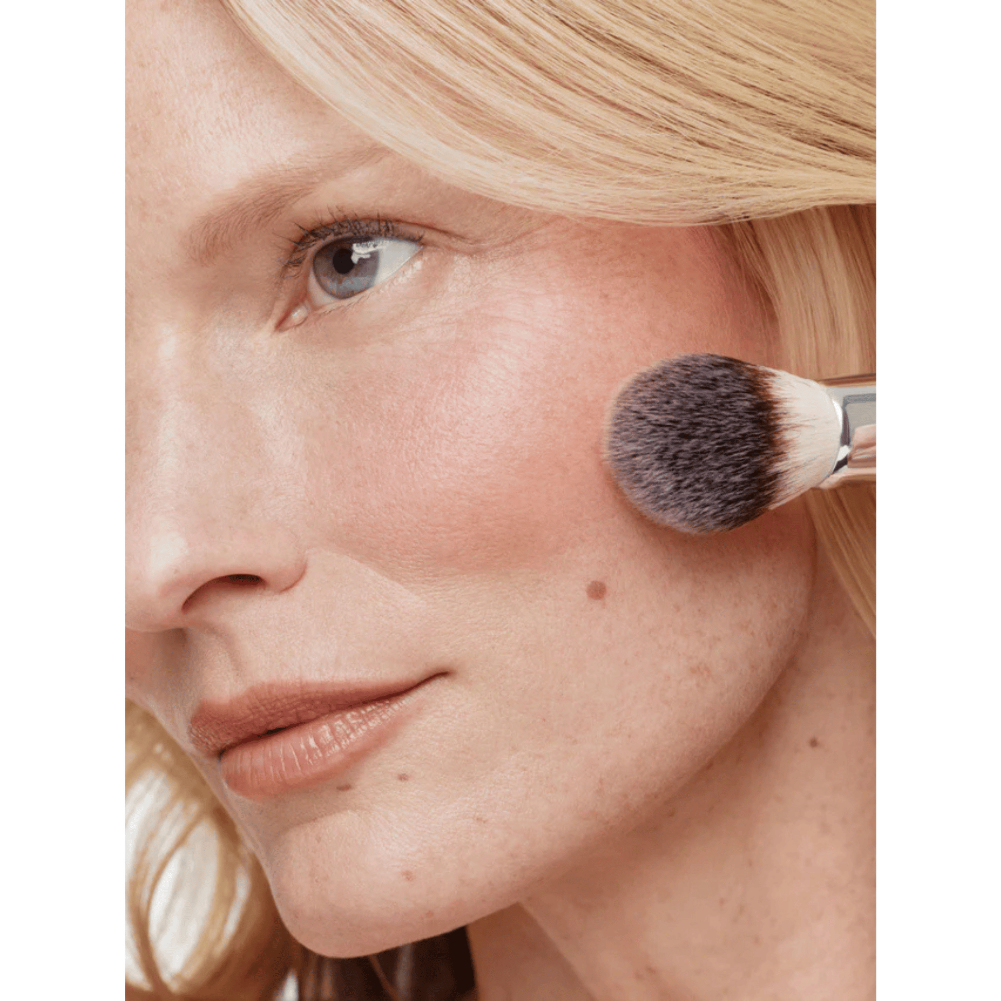 Alternate Image of Closer Soft Focus Blurring Blush