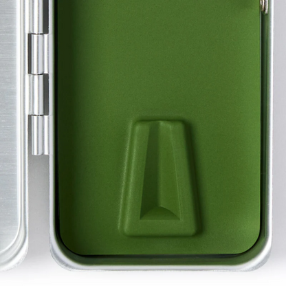 Leaf Razor Travel Case Silver #10089190