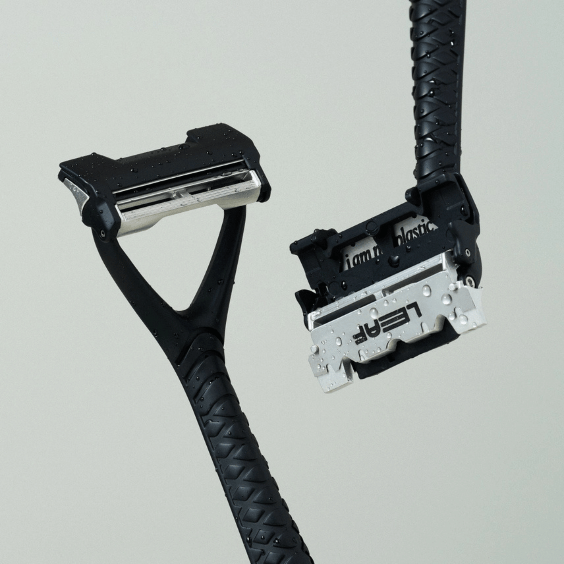 Alternate Image of Leaf Two Black Razor, black razor