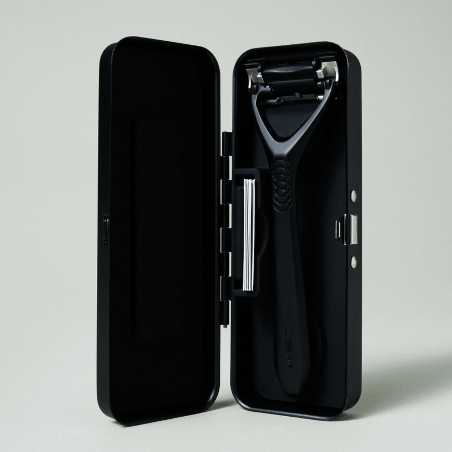 Alternate Image of Leaf Two Black Razor Case, black metal case