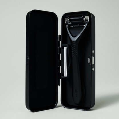Alternate Image of Leaf Two Black Razor Case, black metal case