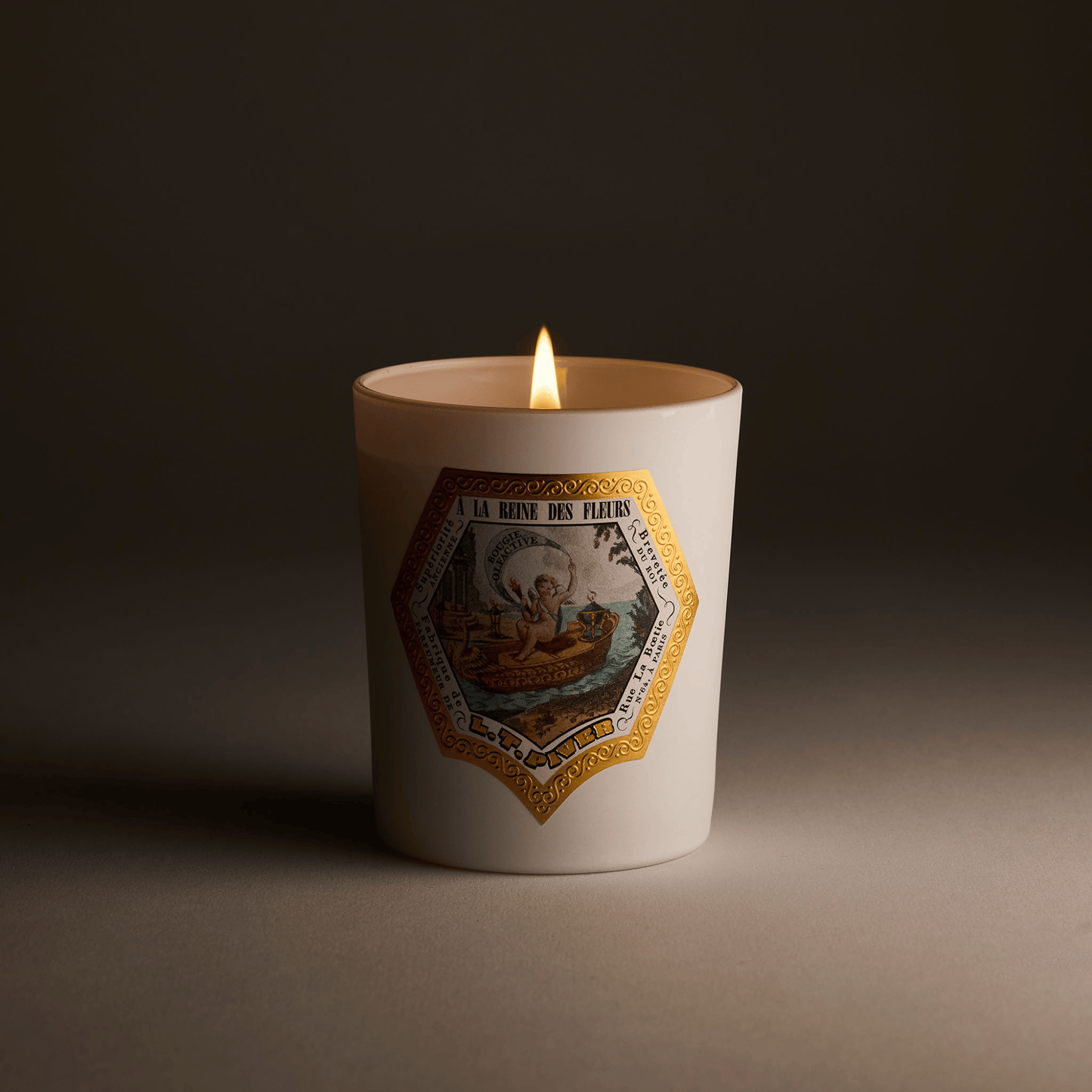 Alternate Image of A La Reine des Fleurs Candle, white vessel candle